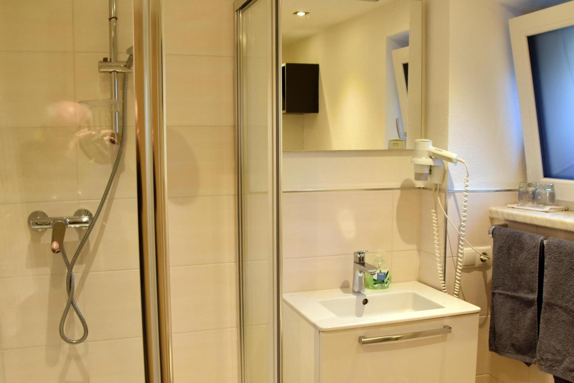 Gaestehaus Koell Roppen Екстер'єр фото